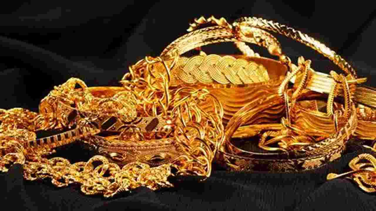 Hyderabad: కిటికీ గ్రిల్‌ తొలగించి.. 40 తులాల బంగారం చోరీ