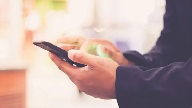 Cellphone: అధికంగా సెల్‌ఫోన్‌ వాడకం.. మానసిక సమస్యలతో సతమతం