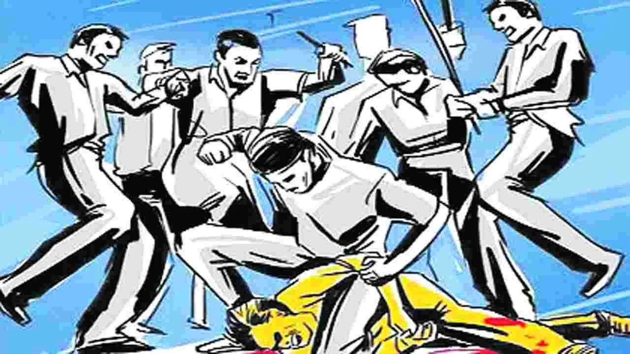 Hyderabad: నగరంలో.. అల్లరిమూకల ఆగడాలు