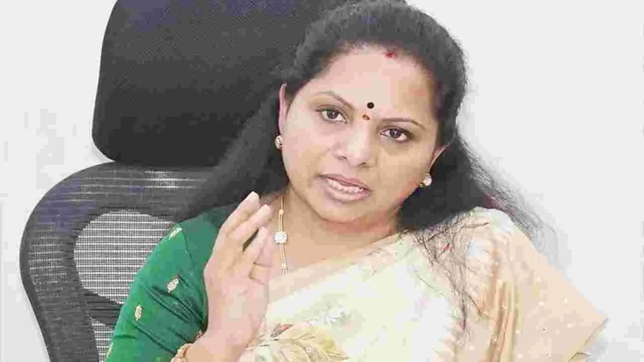 Kavitha: అందుకే కేసీఆర్‌ ఫొటో పెట్టలేదు.. మా దారులు వేరయ్యాయి