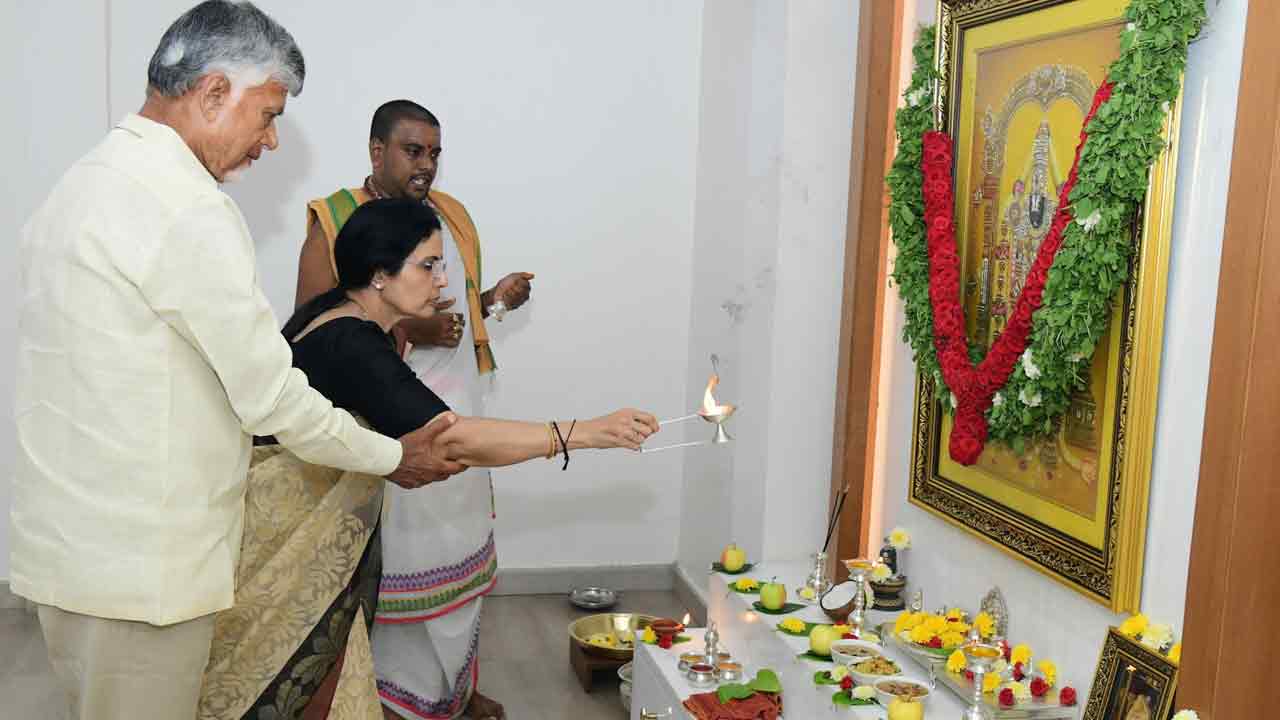 Chandrababu-Deepavali:  రాష్ట్ర ప్రజలందరికీ మేలు జరగాలని.. ప్రజలకు ప్రతి రోజూ పండుగ కావాలని దేవుడిని ప్రార్థించా: సీఎం చంద్రబాబు