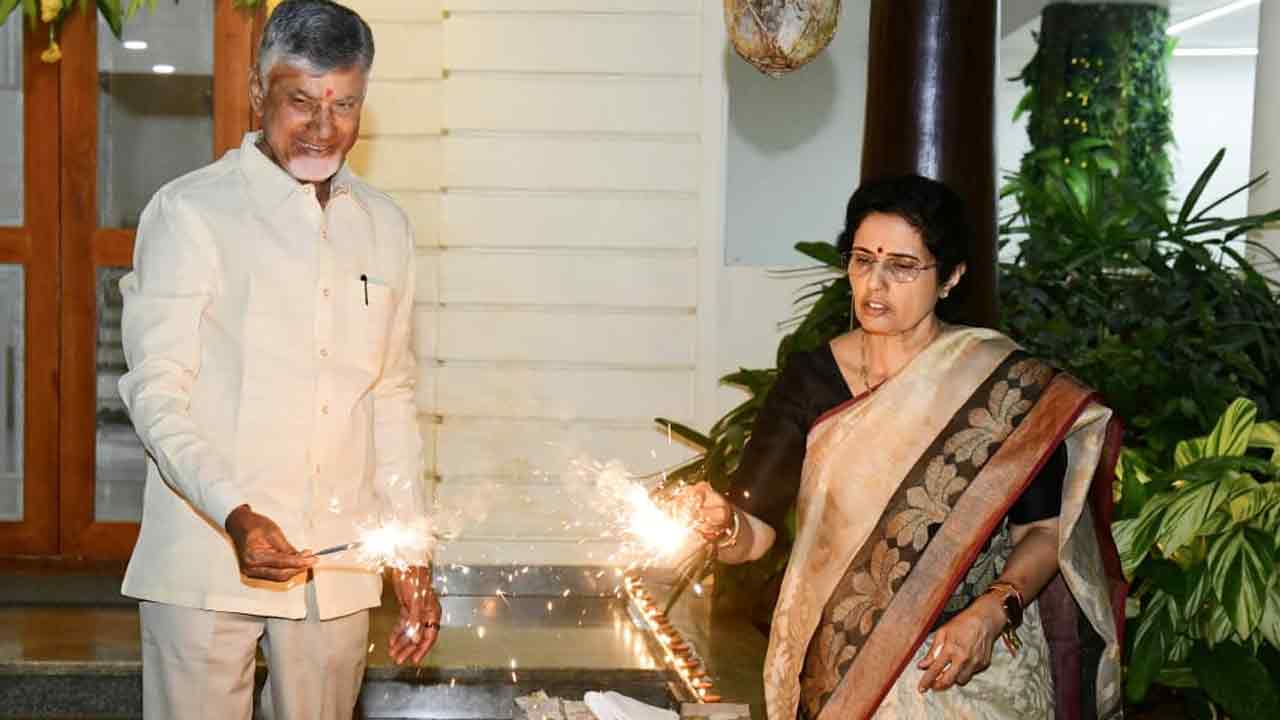 Chandrababu-Deepavali:  రాష్ట్ర ప్రజలందరికీ మేలు జరగాలని.. ప్రజలకు ప్రతి రోజూ పండుగ కావాలని దేవుడిని ప్రార్థించా: సీఎం చంద్రబాబు