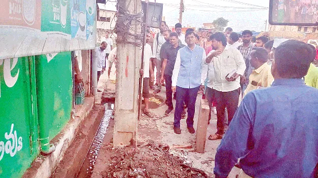 వీధుల్లో వర్షపునీరు ఉండరాదు