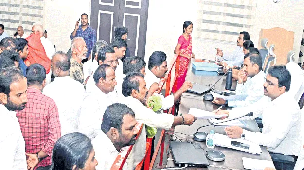 అర్జీలు  రీఓపెన్‌కాకుండా పరిష్కారం చూపాలి