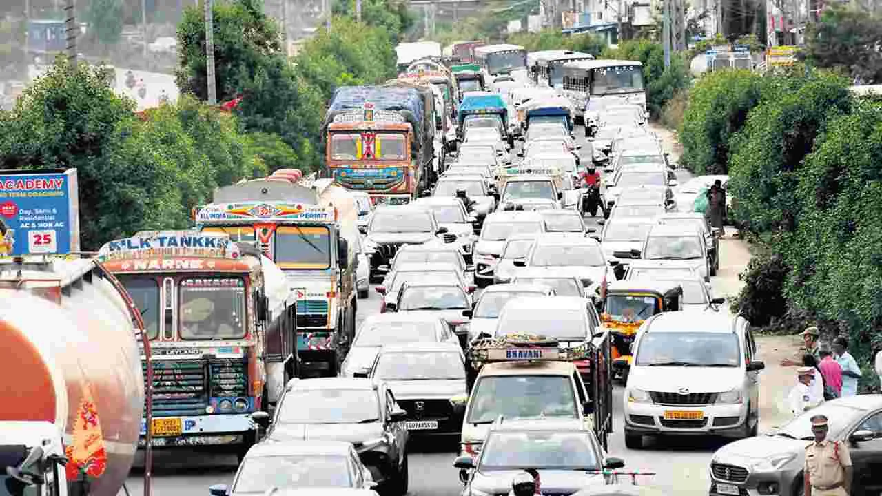 హైదరాబాద్‌ నుంచి స్వగ్రామాలకు