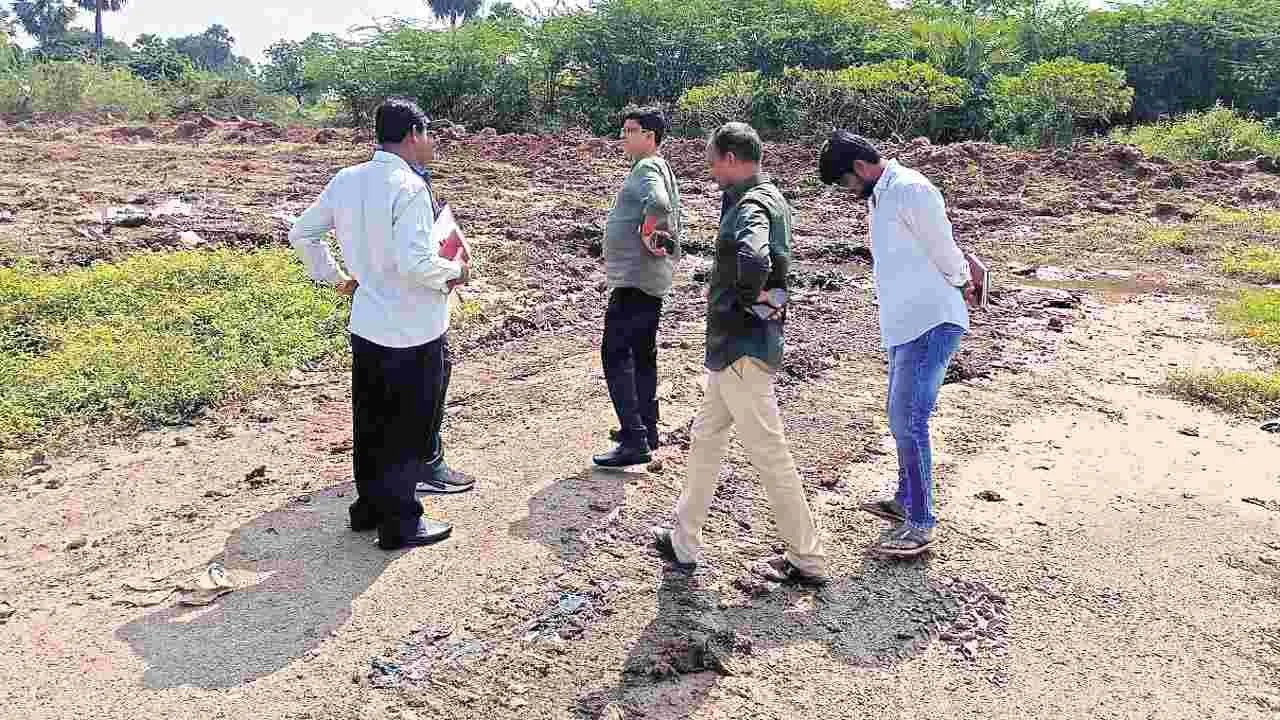 అలుగునీటి కాల్వ ఏర్పాటుకు ప్రణాళిక