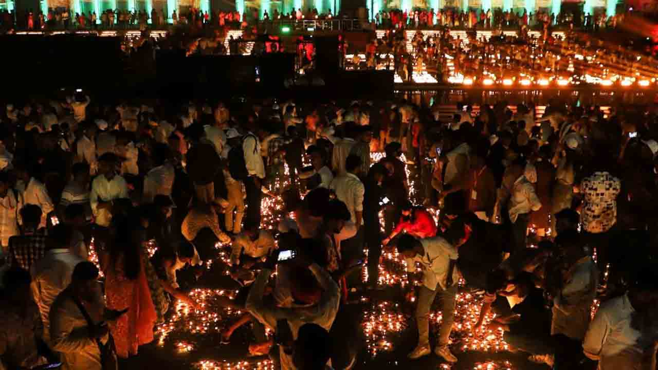 Diwali Celebrations: దేశ వ్యాప్తంగా దీపావళి సంబరాలు..