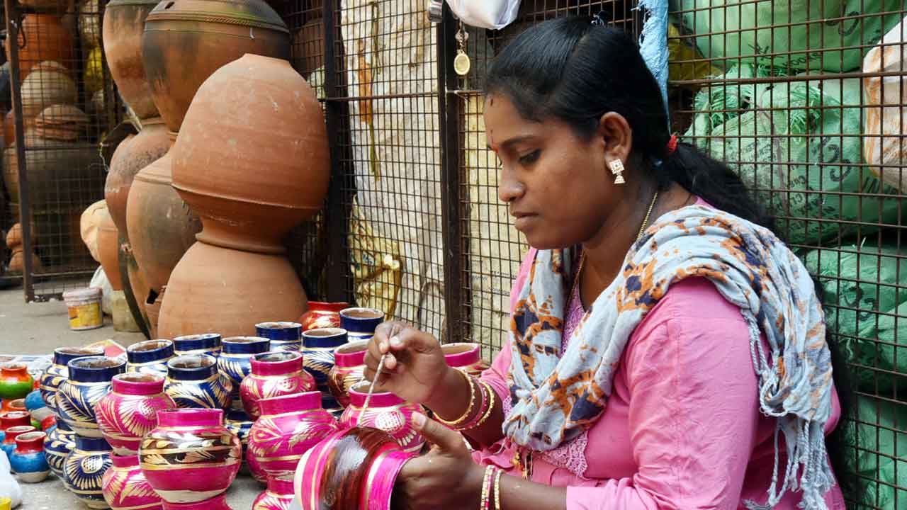 Deepavali: హైదరాబాద్‌లో దీపావళి సందడి మొదలైంది