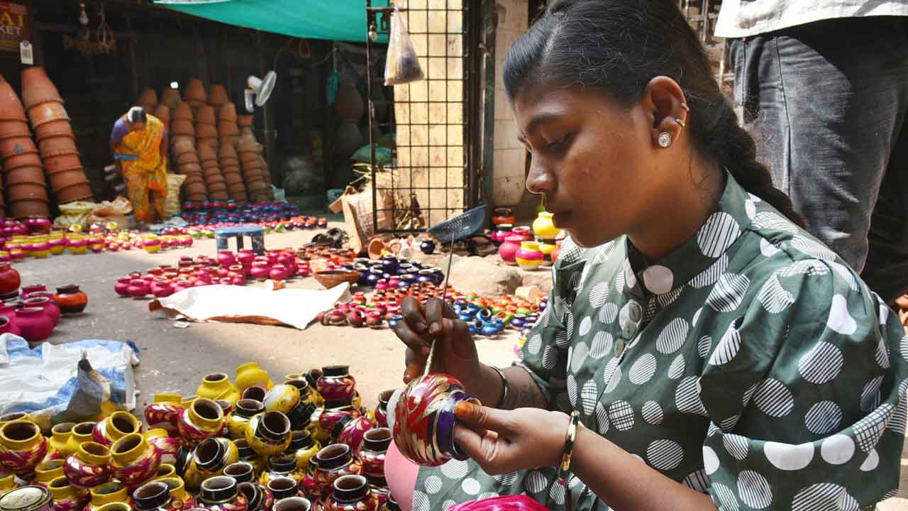 Deepavali: హైదరాబాద్‌లో దీపావళి సందడి మొదలైంది