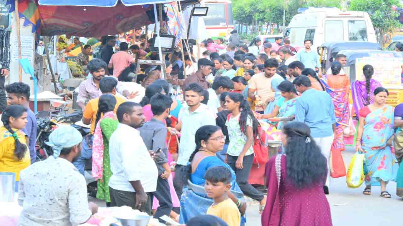  Diwali Celebrations: తెలంగాణలో మొదలైన దీపావళి సందడి