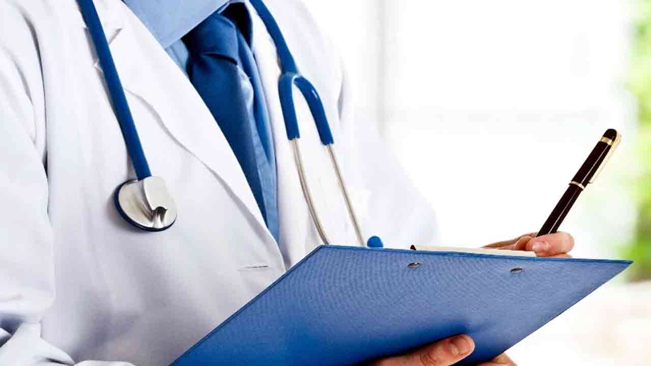 Aloe Vera Health Tips: రాత్రి పడుకునే ముందు కలబందను ముఖానికి రాసుకుంటే.. ఏమవుతుందో తెలుసా..