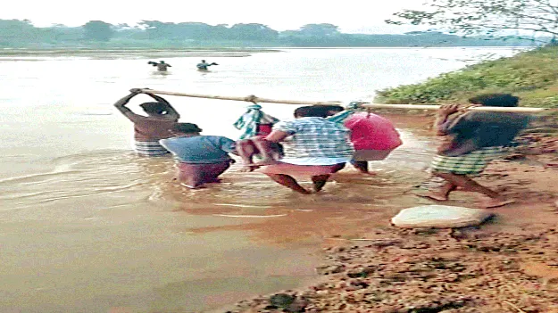   Dole   ఎన్నాళ్లీ డోలీ మోత!