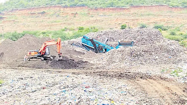 శుభ్రపడుతున్న డంపింగ్‌ యార్డు