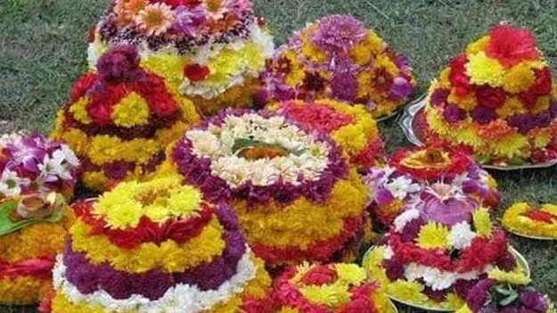 Batukamma Festival Starts: బతుకమ్మ పండగ షురూ.. తొలి రోజు విశిష్టత