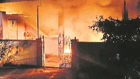 నాంపల్లి ఫర్నీచర్ గోదాంలో భారీ అగ్నిప్రమాదం