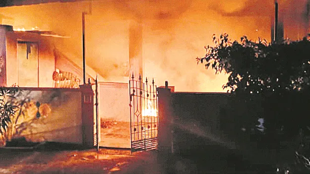 అగ్ని ప్రమాదంలో రూ.5లక్షల ఆస్తి నష్టం