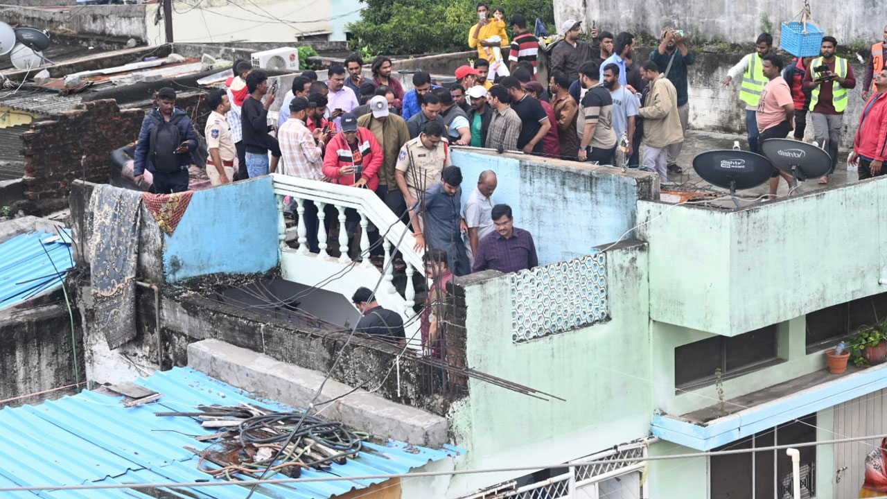 Moosi River Flood: మూసీ కల్లోలం.. ఇళ్లలోకి నీరు.. కొనసాగుతున్న సహాయక చర్యలు