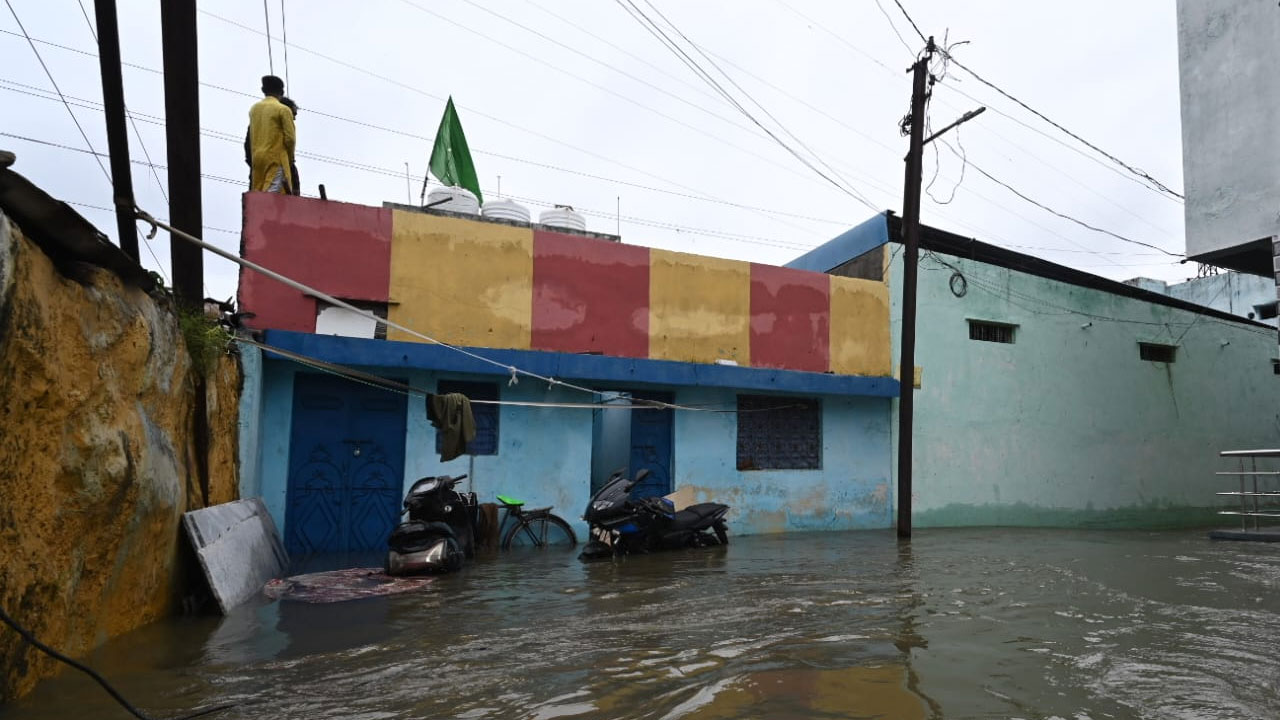 Moosi River Flood: మూసీ కల్లోలం.. ఇళ్లలోకి నీరు.. కొనసాగుతున్న సహాయక చర్యలు