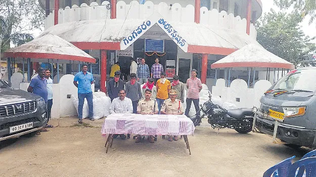 గంజాయితో ఐదుగురి అరెస్ట్‌