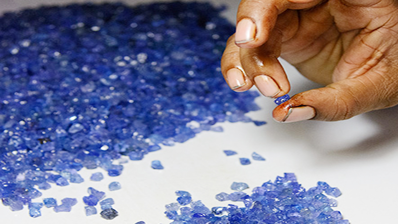 Jaipur Gemstone Business: రాజస్థాన్ జైపూర్లో రోడ్లపై కుప్పలుగా పోసి రత్నాల వ్యాపారం..ఎగబడుతున్న జనం