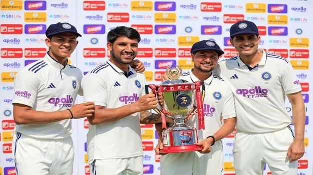 Gill Copies Dhoni: ధోనీని అనుసరించిన శుభ్‌మన్ గిల్!