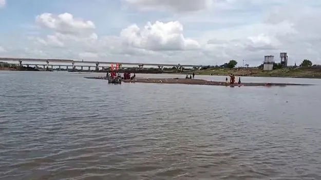 Godavari River Rising: గోదారమ్మ ఉగ్రరూపం.. బాసరకు తగ్గిన భక్తుల రద్దీ