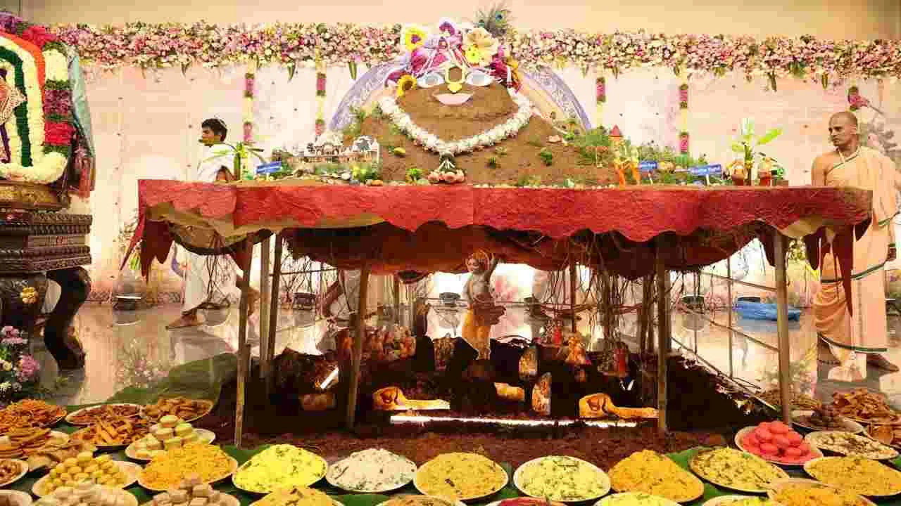 Hare Krishna Golden Temple: హరేకృష్ణ గోల్డెన్ టెంపుల్‌లో ఘనంగా గోవర్ధన పూజ