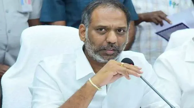 Amaravati CRDA Building: దసరాకు సిద్ధమవుతున్న సీఆర్డీఏ భవనం.. పరిశీలించిన మంత్రి