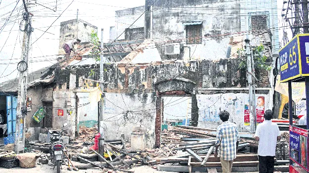 కాలగర్భంలో గ్రామ చావిడి!