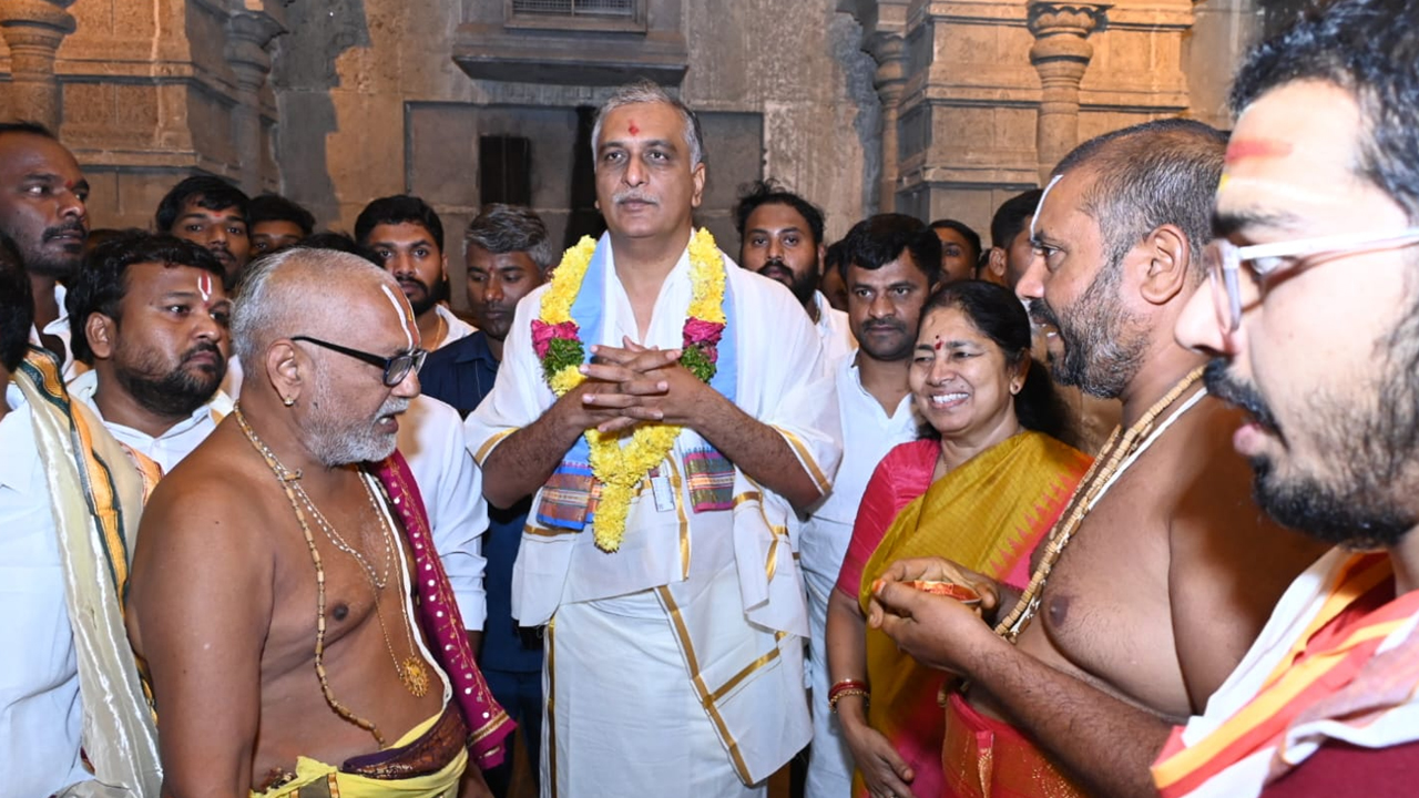 Yadagirigutta Giri Procession: యాదగిరిగుట్ట గిరిప్రదక్షిణలో పాల్గొన్న మాజీ మంత్రి హరీష్ రావు