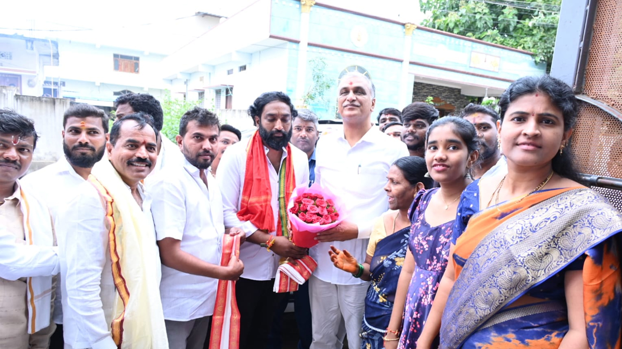 Yadagirigutta Giri Procession: యాదగిరిగుట్ట గిరిప్రదక్షిణలో పాల్గొన్న మాజీ మంత్రి హరీష్ రావు
