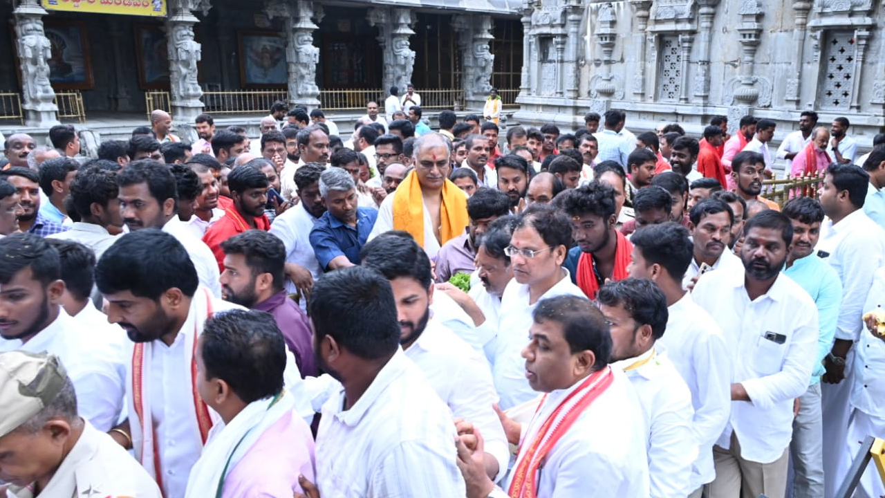 Yadagirigutta Giri Procession: యాదగిరిగుట్ట గిరిప్రదక్షిణలో పాల్గొన్న మాజీ మంత్రి హరీష్ రావు