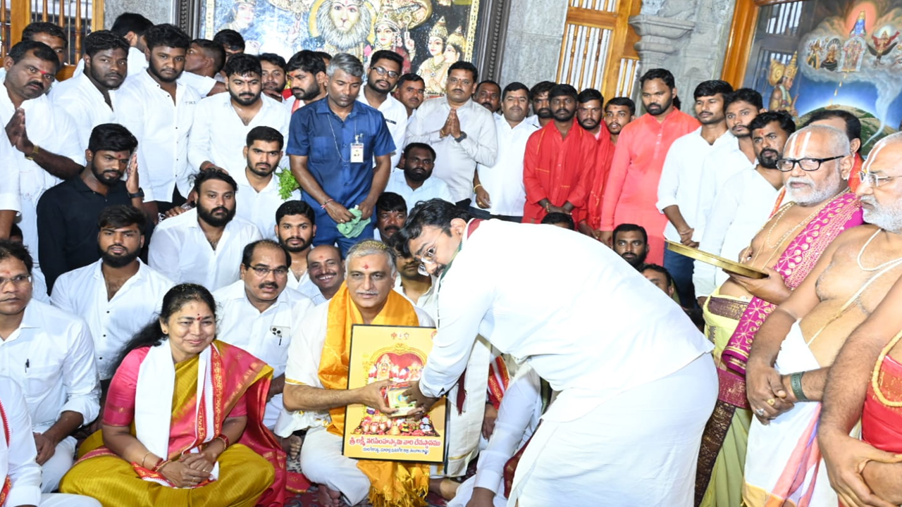 Yadagirigutta Giri Procession: యాదగిరిగుట్ట గిరిప్రదక్షిణలో పాల్గొన్న మాజీ మంత్రి హరీష్ రావు