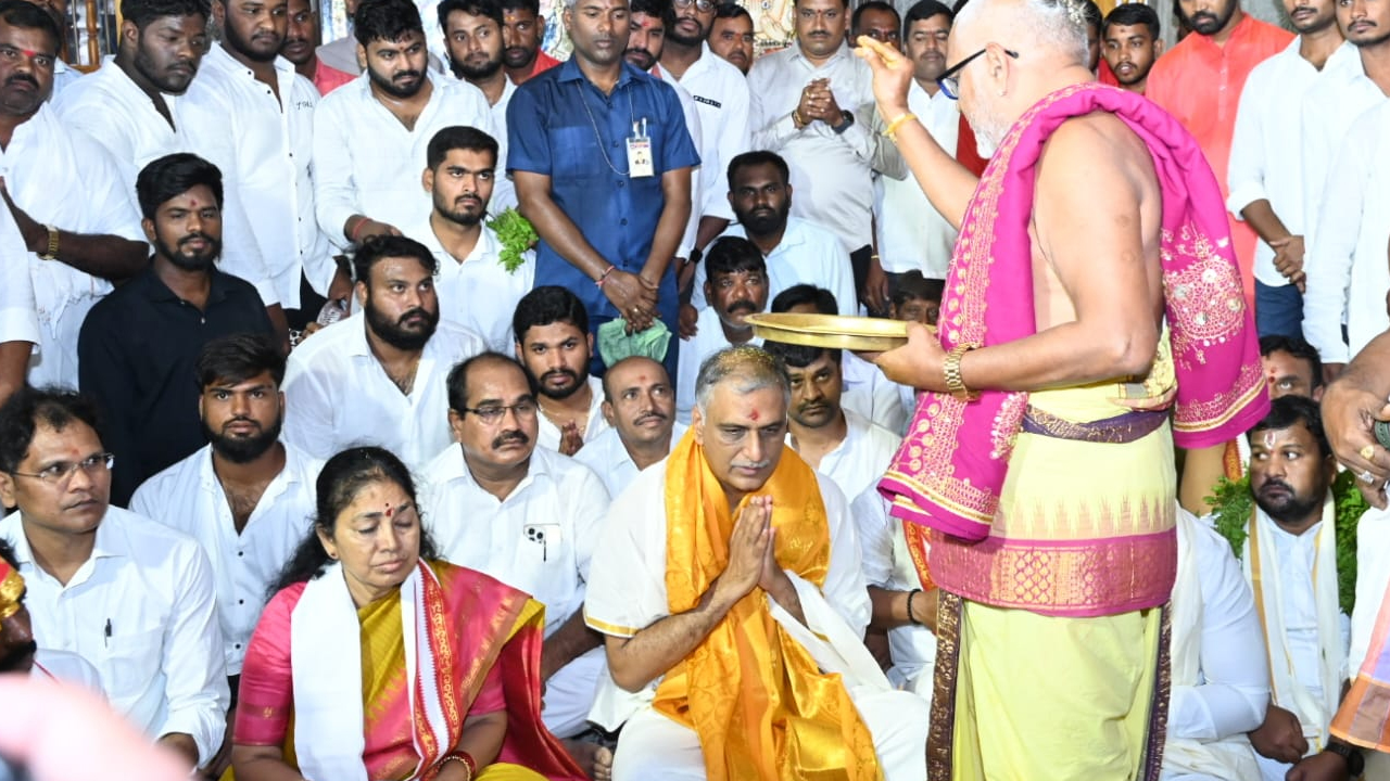 Yadagirigutta Giri Procession: యాదగిరిగుట్ట గిరిప్రదక్షిణలో పాల్గొన్న మాజీ మంత్రి హరీష్ రావు