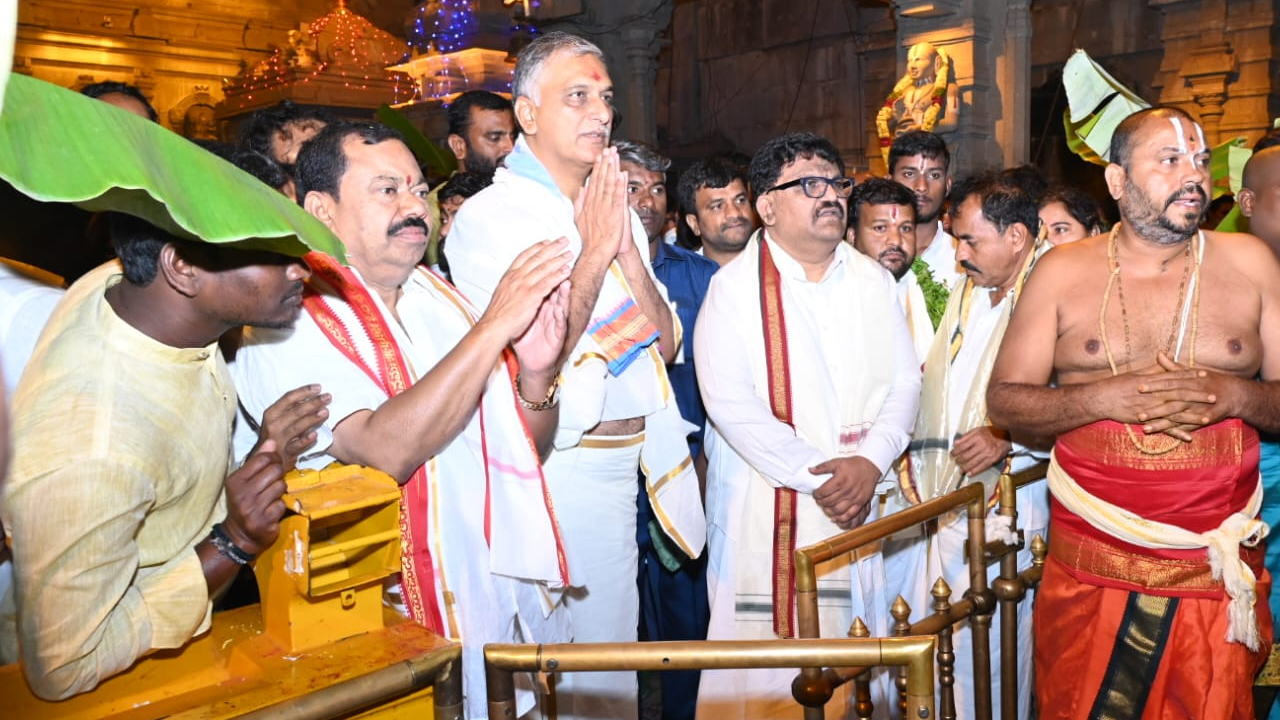 Yadagirigutta Giri Procession: యాదగిరిగుట్ట గిరిప్రదక్షిణలో పాల్గొన్న మాజీ మంత్రి హరీష్ రావు