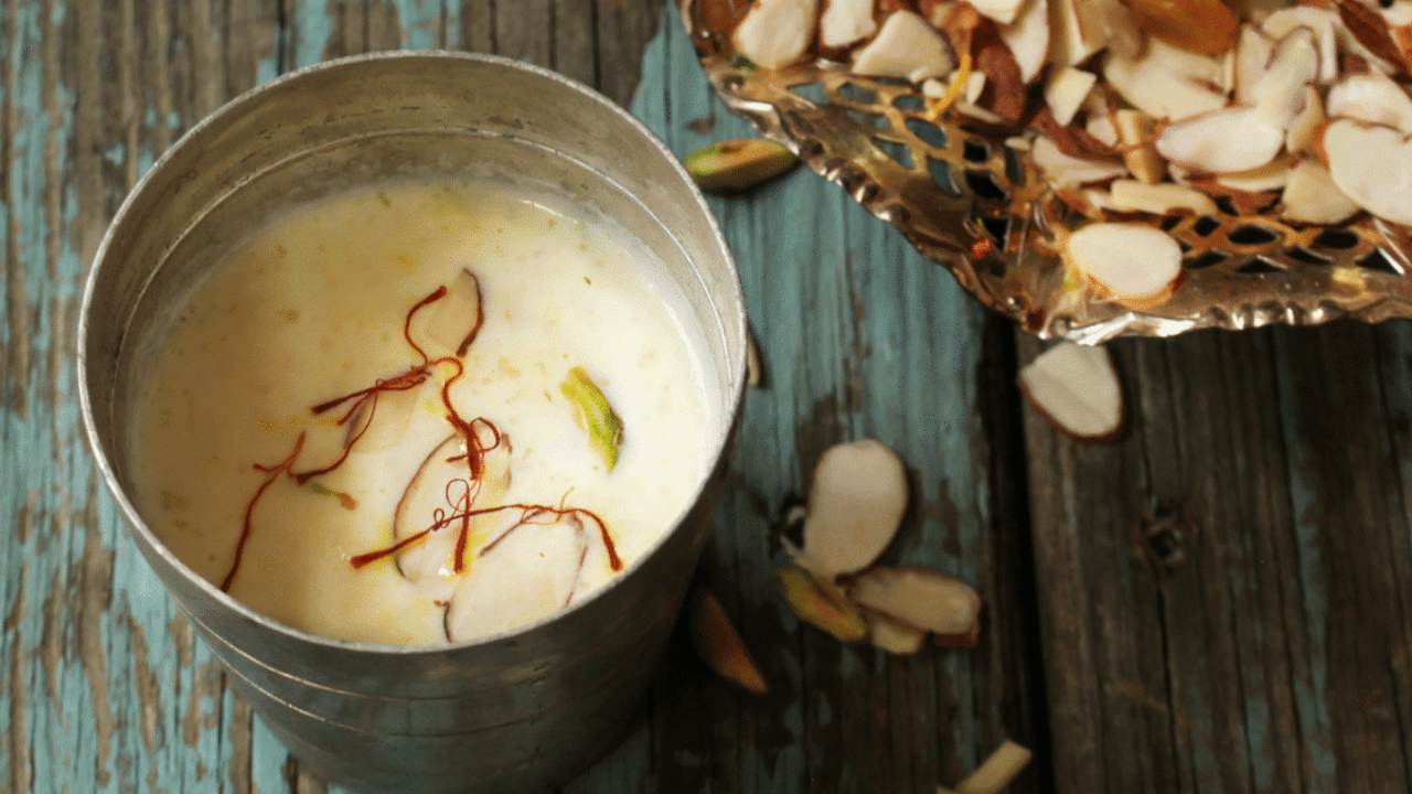 Saffron Milk Benefits: కుంకుమ పువ్వు వేసిన పాలు తాగితే కలిగే బెనిఫిట్స్