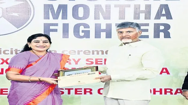 హోం మంత్రి అనితకు సీఎం అభినందన