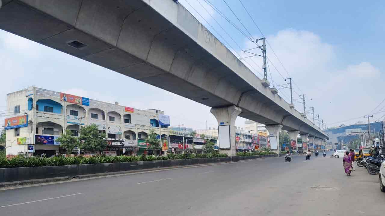 Hyderabad: హైదరాబాద్‌ వ్యాప్తంగా బంద్‌.. డిపోలకే పరిమితమైన బస్సులు, మెట్రోలో విపరీతమైన రద్దీ