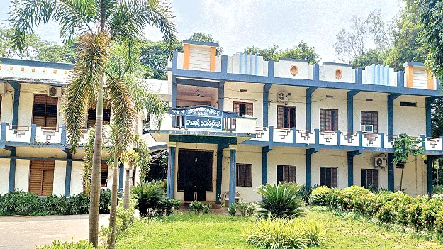   In-Charges..? ఇన్‌చార్జిలతో ఇంకెన్నాళ్లు..?