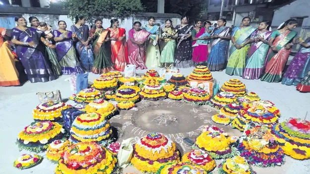 సంబురంగా సద్దుల బతుకమ్మ