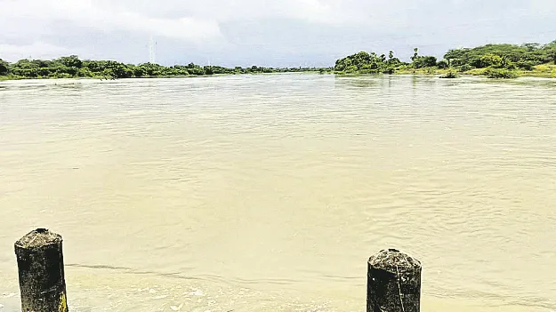 చేపలకు వెళ్లి ఇద్దరి గల్లంతు 