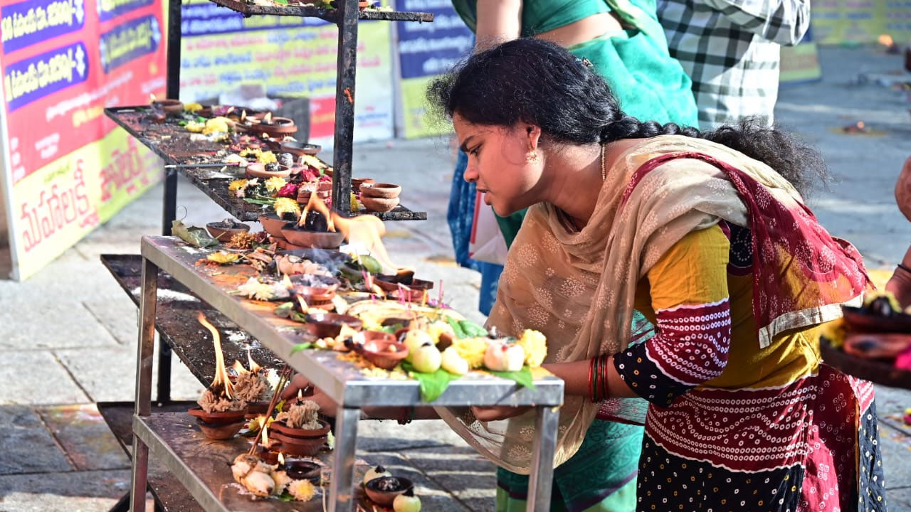 Karthika Masam: కార్తీక మాసం మొదటి సోమవారం.. శైవక్షేత్రాల్లో భక్తుల కిటకిట