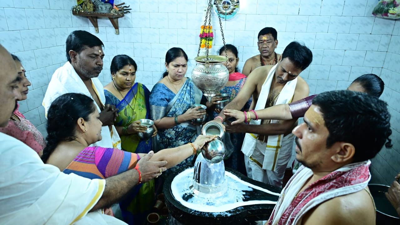 Karthika Masam: కార్తీక మాసం మొదటి సోమవారం.. శైవక్షేత్రాల్లో భక్తుల కిటకిట