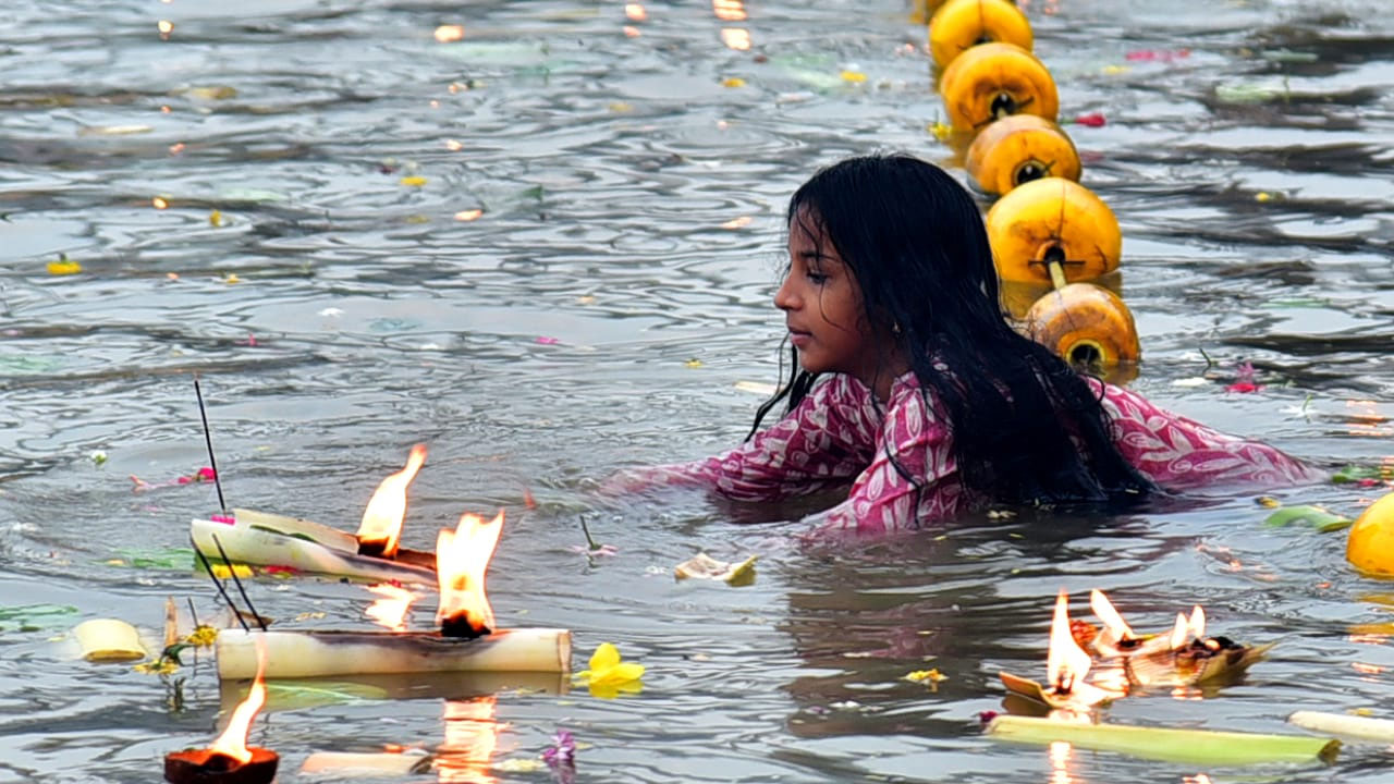 Kartika Pournami: భక్త జనసంద్రంగా రాజమహేంద్రవరం పుష్కర్ ఘాట్