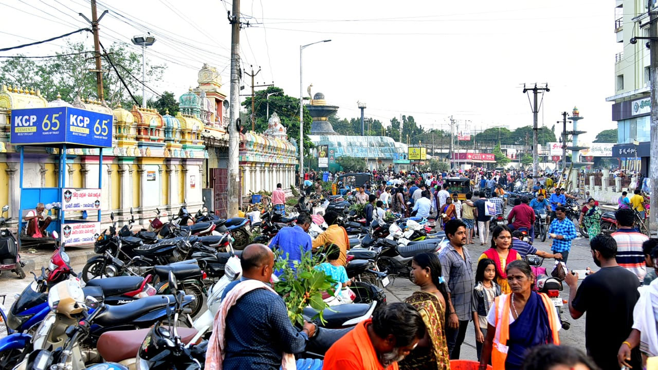 Kartika Pournami: భక్త జనసంద్రంగా రాజమహేంద్రవరం పుష్కర్ ఘాట్