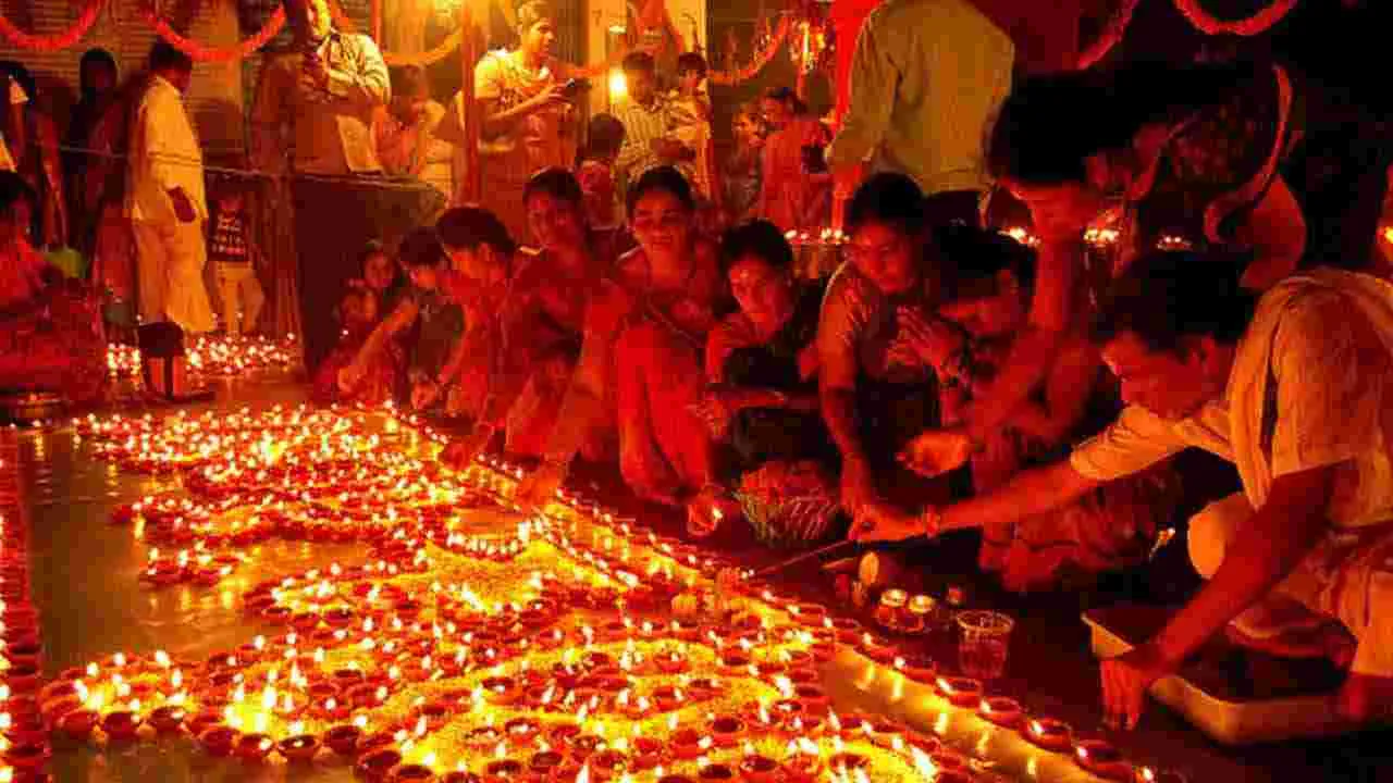 Karthika Pournami: ఈ వస్తువులను దానం చేస్తే.. అమ్మవారి అనుగ్రహం..