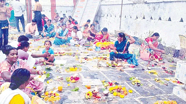 భక్తిశ్రద్ధలతో కార్తీక పౌర్ణమి