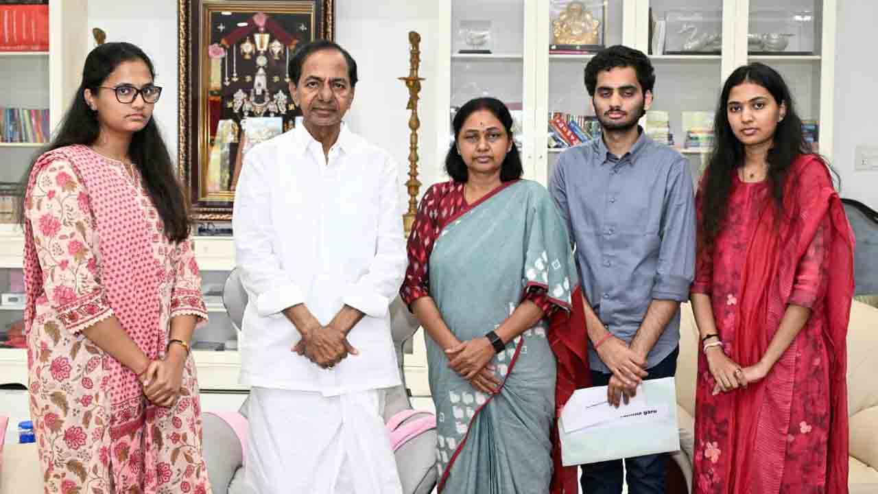 KCR Bform to Maganti Sunitha: మాగంటి సునీతకు బీఫాం ఇచ్చిన బీఆర్ఎస్ అధినేత కేసీఆర్