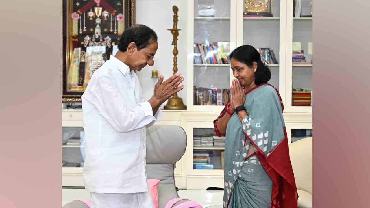KCR Bform to Maganti Sunitha: మాగంటి సునీతకు బీఫాం ఇచ్చిన బీఆర్ఎస్ అధినేత కేసీఆర్