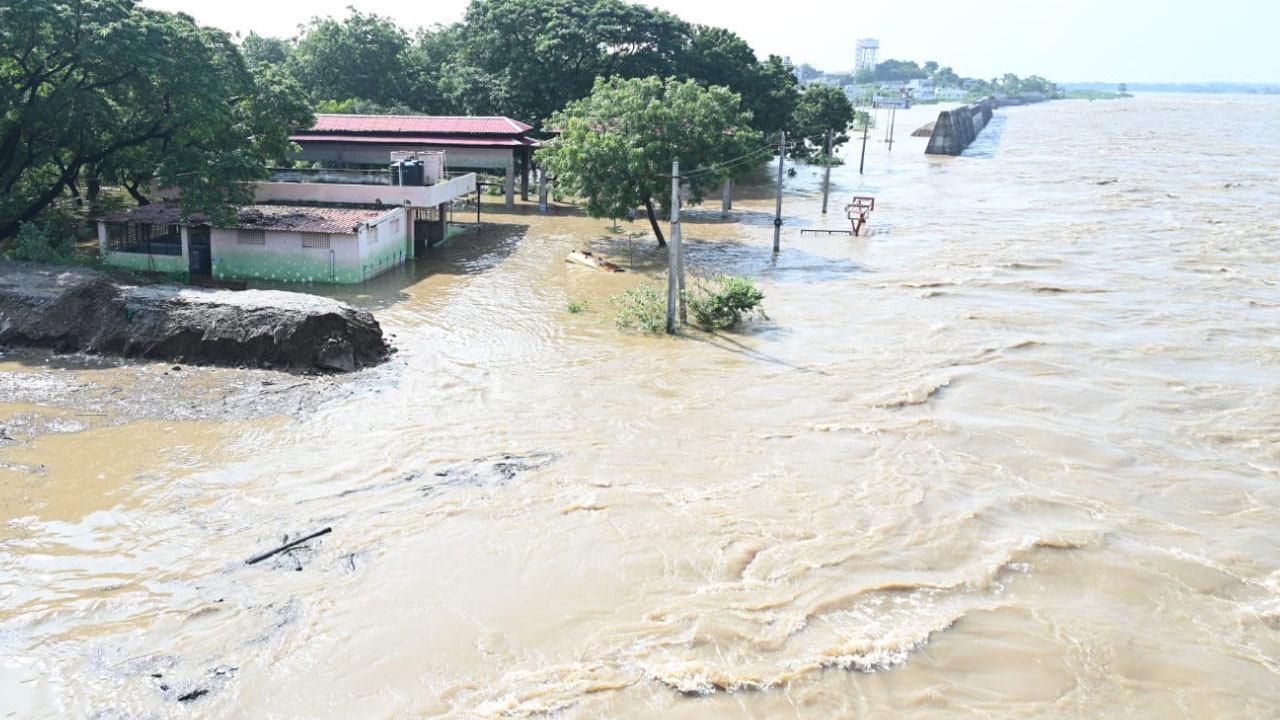 Munneru Floods: మొంథా తుపాను ఎఫెక్ట్.. మున్నేరుకు వరద ఉధృతి